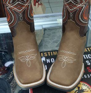 Meet your Posher, Boots